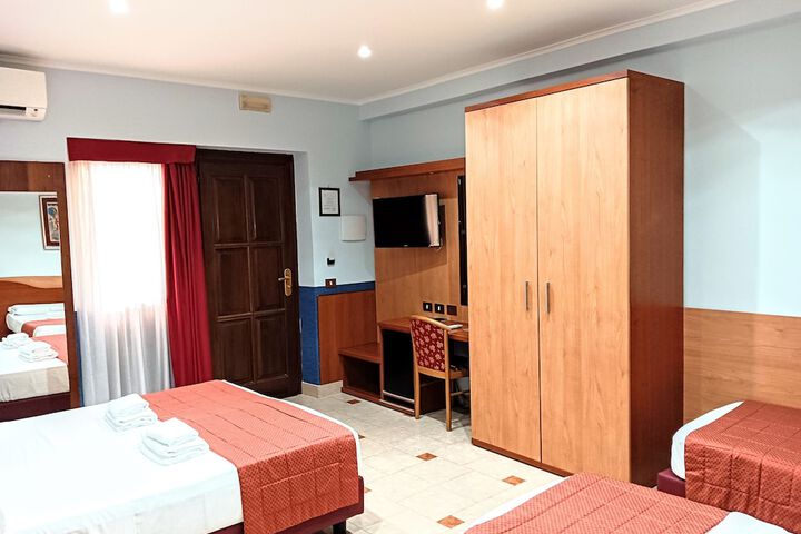 Room 13 of 71