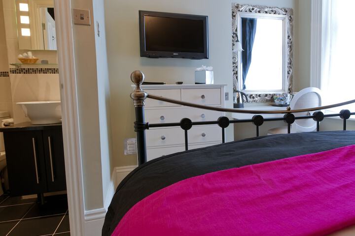 Room 5 of 14
