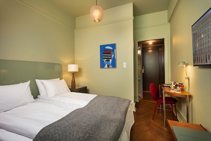 Room 5 of 97