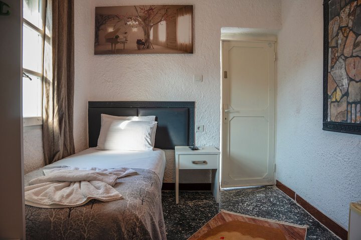 Room 2 of 60