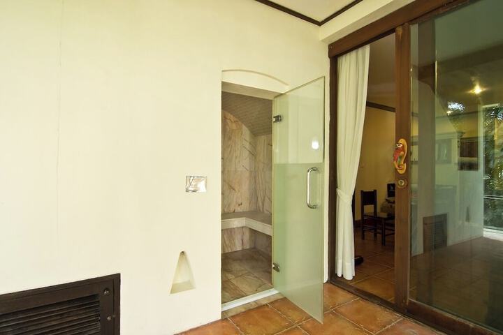 Room 70 of 159
