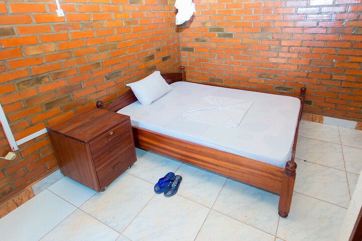 Room 4 of 32