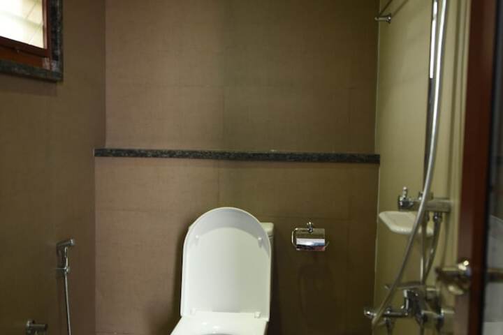 Room 6 of 6