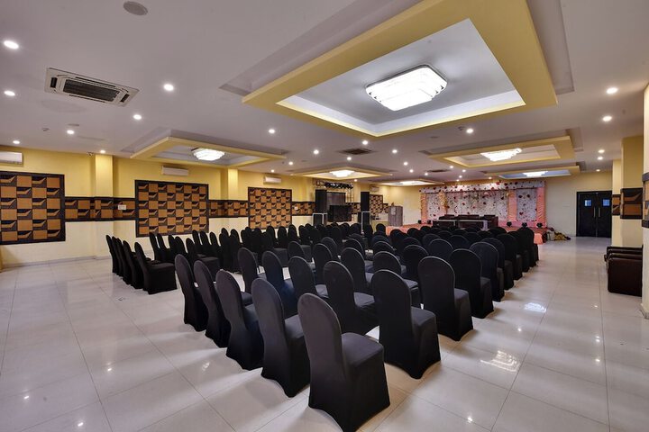 Ballroom/Hall 28 of 40