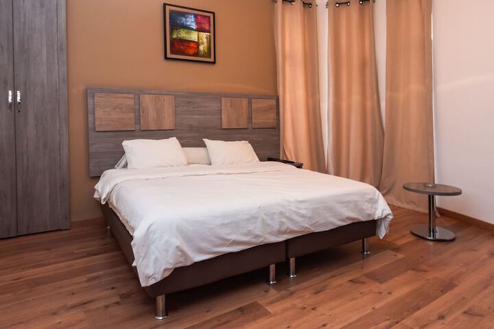 Room 9 of 35