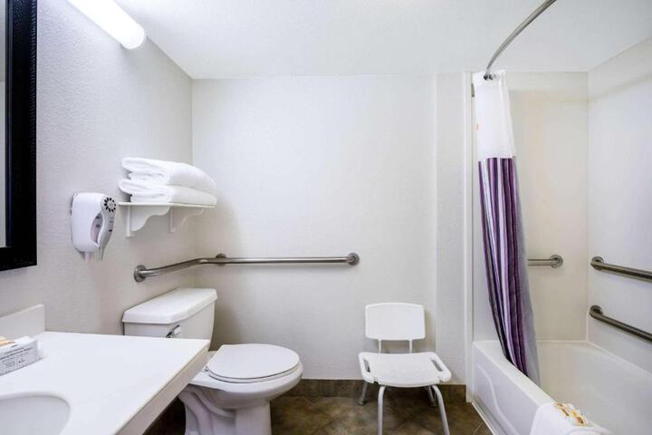 2 Double Beds Pet Friendly Accessible (2 of 11)