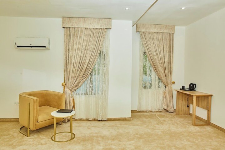 Room 7 of 32
