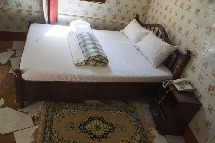 Room 9 of 28