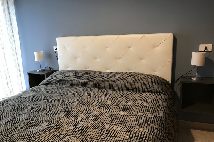 Room 4 of 32