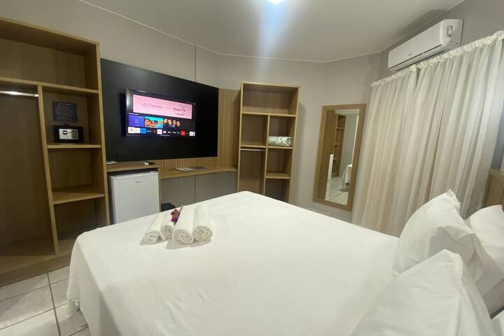 Room 8 of 102
