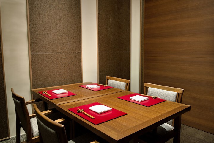 Dining 21 of 32