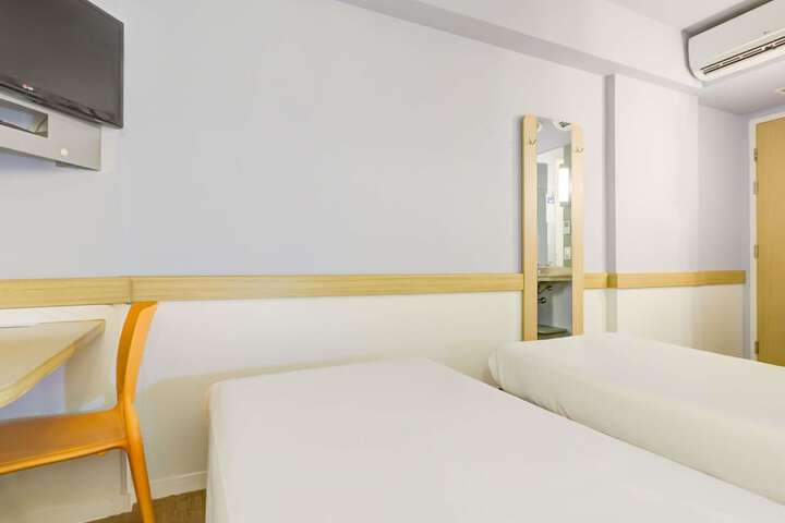Room 35 of 85