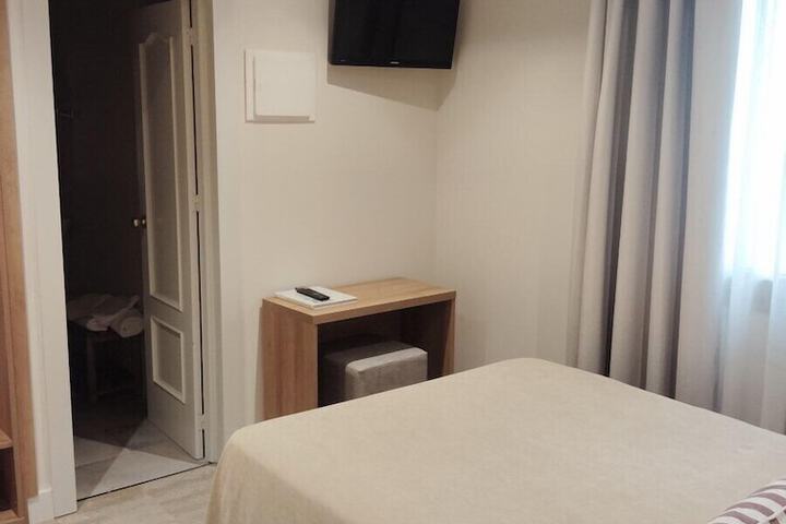 Room 13 of 16