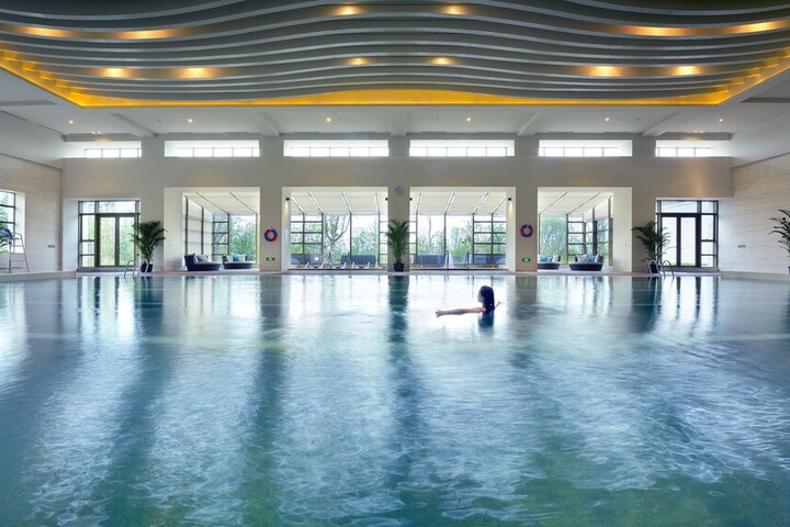 Pools & Facilities