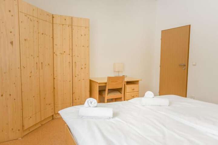 Room 16 of 42