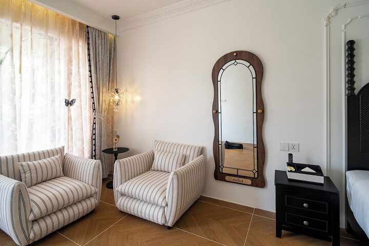 Room 9 of 19
