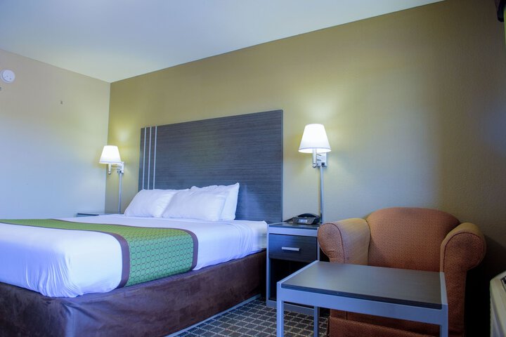 1 Queen Bed (1 of 21)