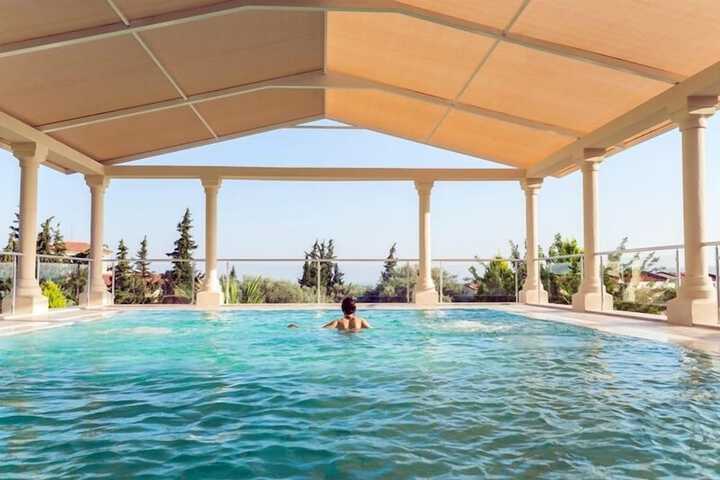 Pool Hotel