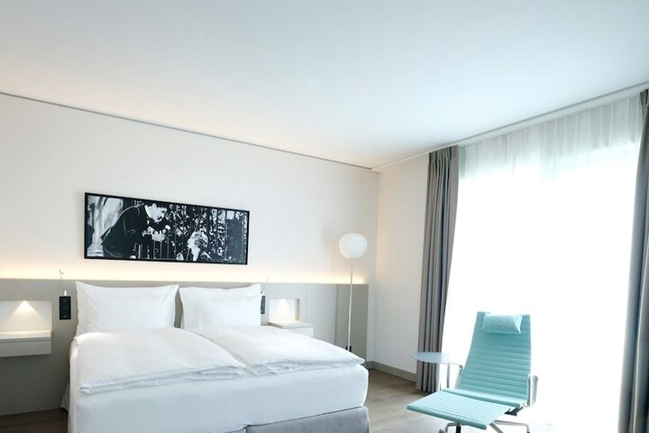 Room 15 of 100