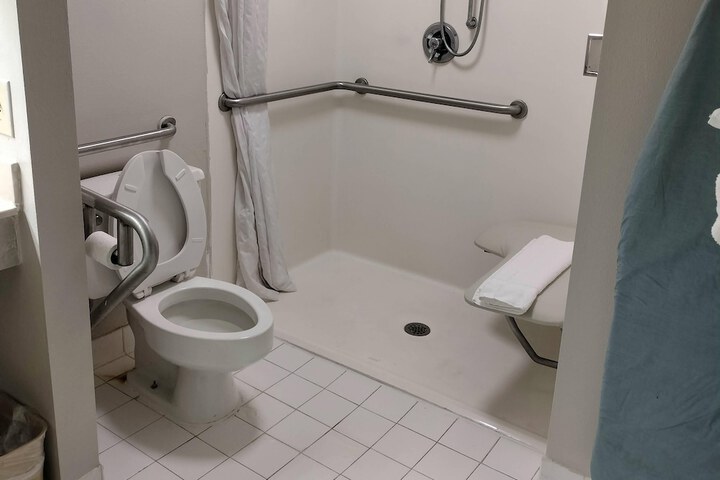 Room 12 of 33