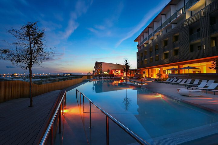 Infinity pool