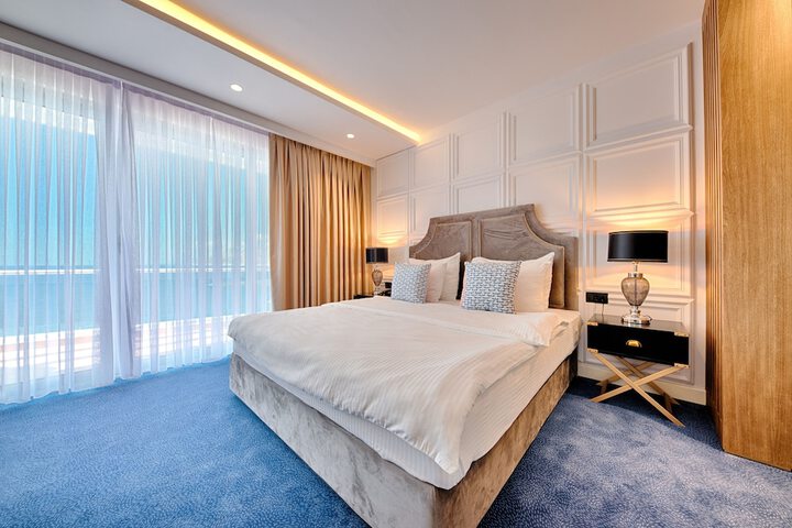 Room 32 of 106