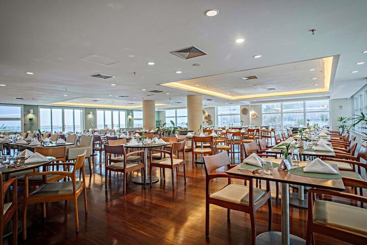 Dining 78 of 130