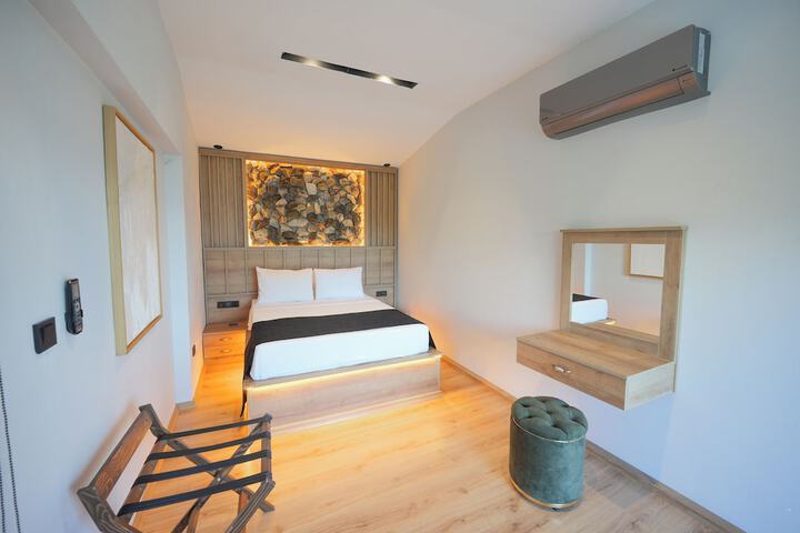 Room 32 of 155