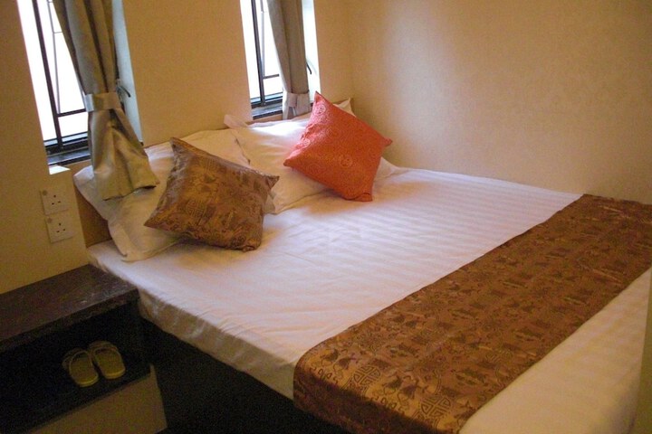 Room 4 of 30