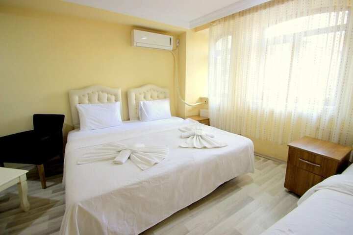 Room 6 of 14