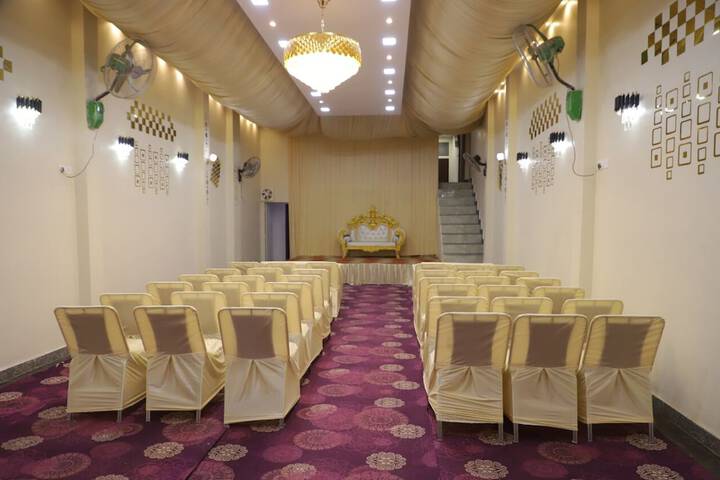 Ballroom/Hall 26 of 33
