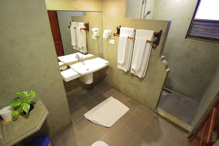 Room 9 of 50