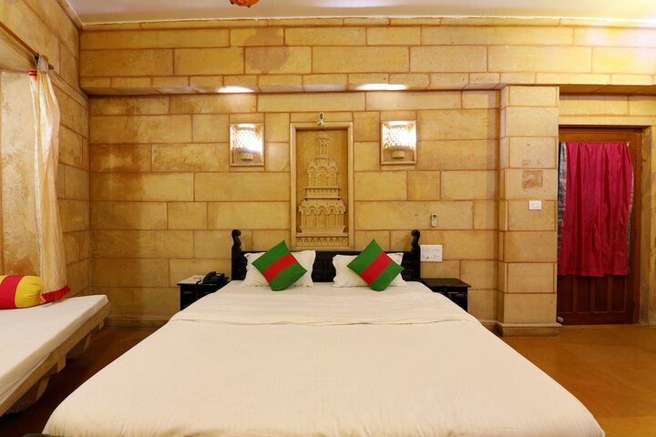 Room 18 of 93