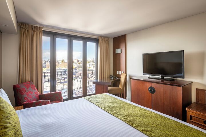 Room 30 of 76