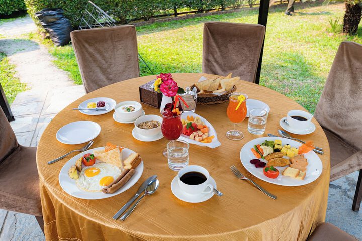 Breakfast/Coffee Service 73 of 112