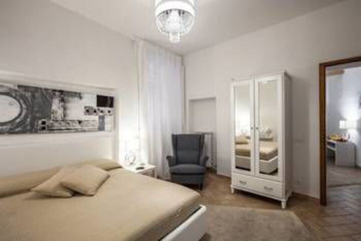 Room 6 of 11