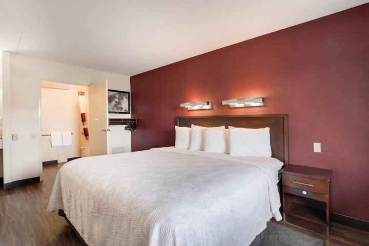 1 King Bed (4 of 14)