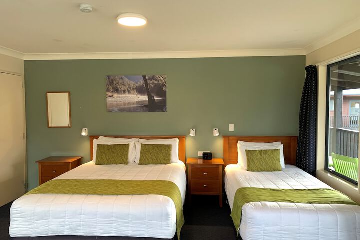 Room 32 of 83
