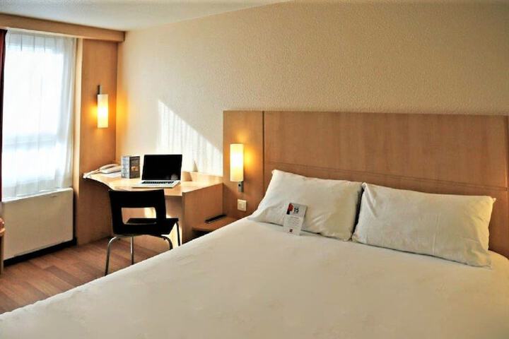 Room 6 of 75
