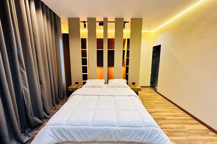Room 35 of 147