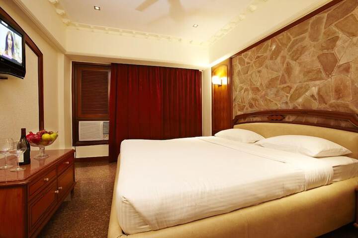 Room 17 of 43