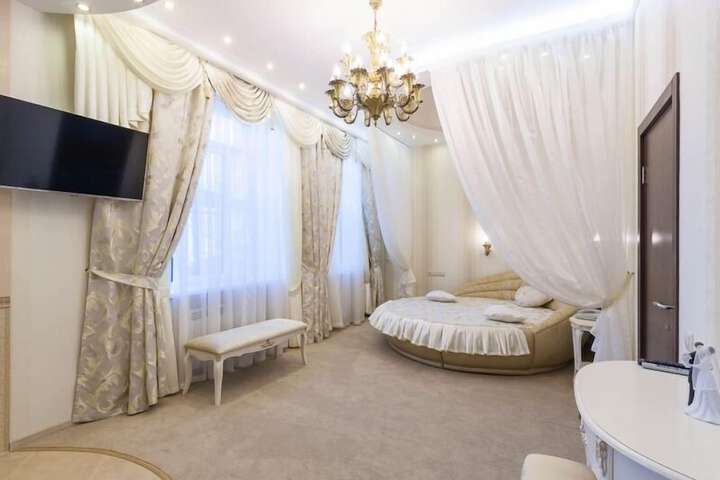 Room 14 of 143