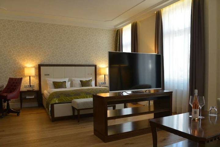 Room 2 of 40