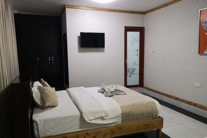 Room 15 of 63