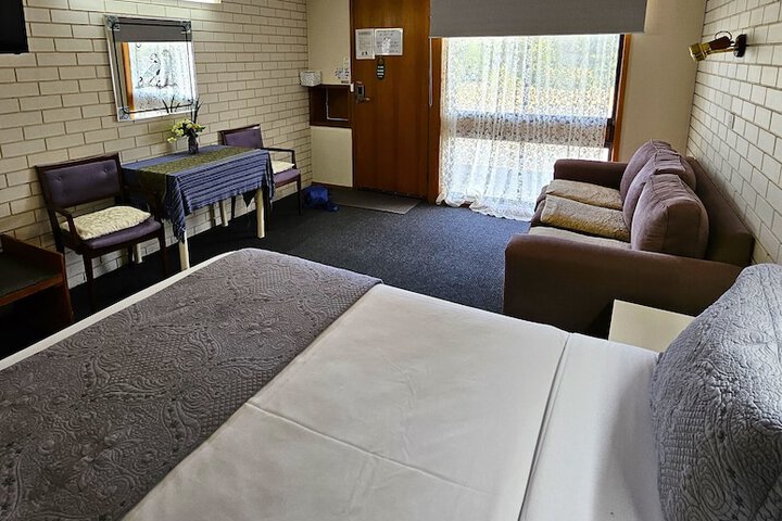 Room 9 of 37