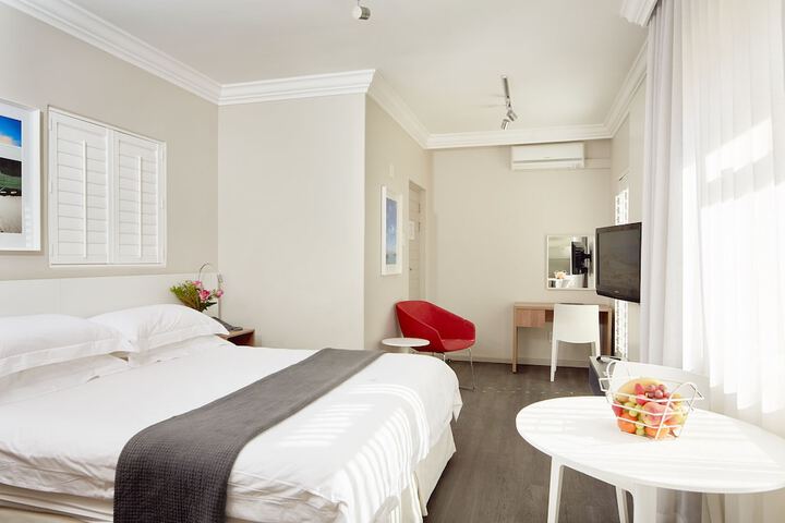 Room 18 of 137