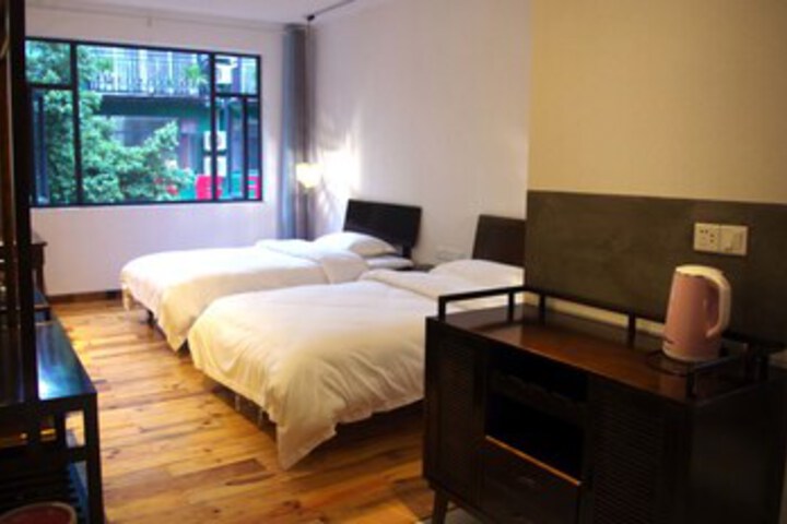 Room 21 of 27