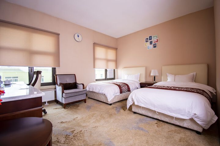 Room 3 of 68