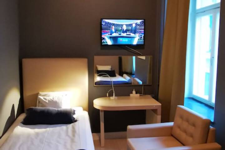 Room 8 of 50