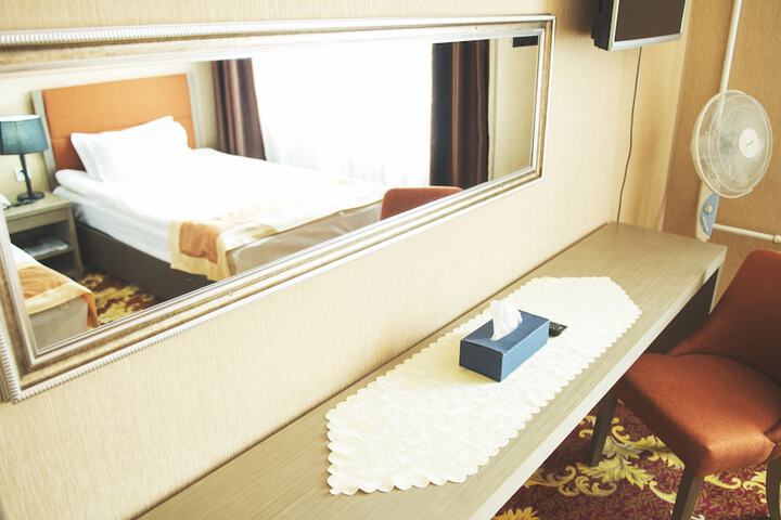 Room 12 of 17